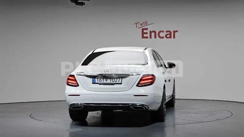 Mercedes-Benz E 220 Подгрев - Обдухване - Бурмейстер - Крайна цена!, снимка 4 - Автомобили и джипове - 54526185