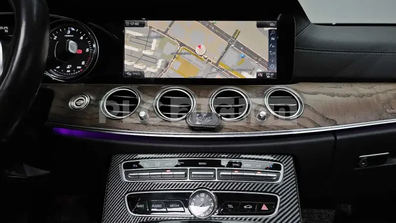 Mercedes-Benz E 220 Подгрев - Обдухване - Бурмейстер - Крайна цена!, снимка 12 - Автомобили и джипове - 54526185