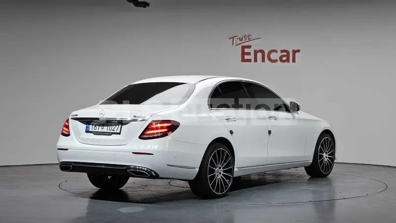 Mercedes-Benz E 220 Подгрев - Обдухване - Бурмейстер - Крайна цена!, снимка 3 - Автомобили и джипове - 54526185