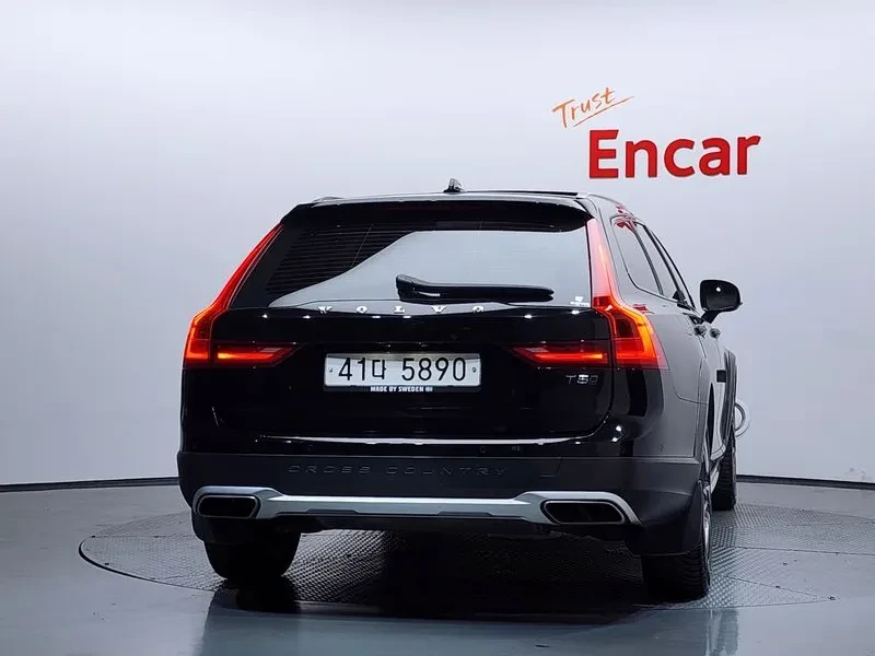 Volvo V90  Cross Country T5 Pro Awd, снимка 4 - Автомобили и джипове - 56698639