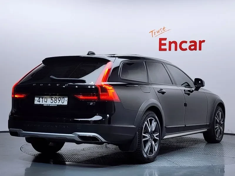 Volvo V90  Cross Country T5 Pro Awd, снимка 2 - Автомобили и джипове - 56698639