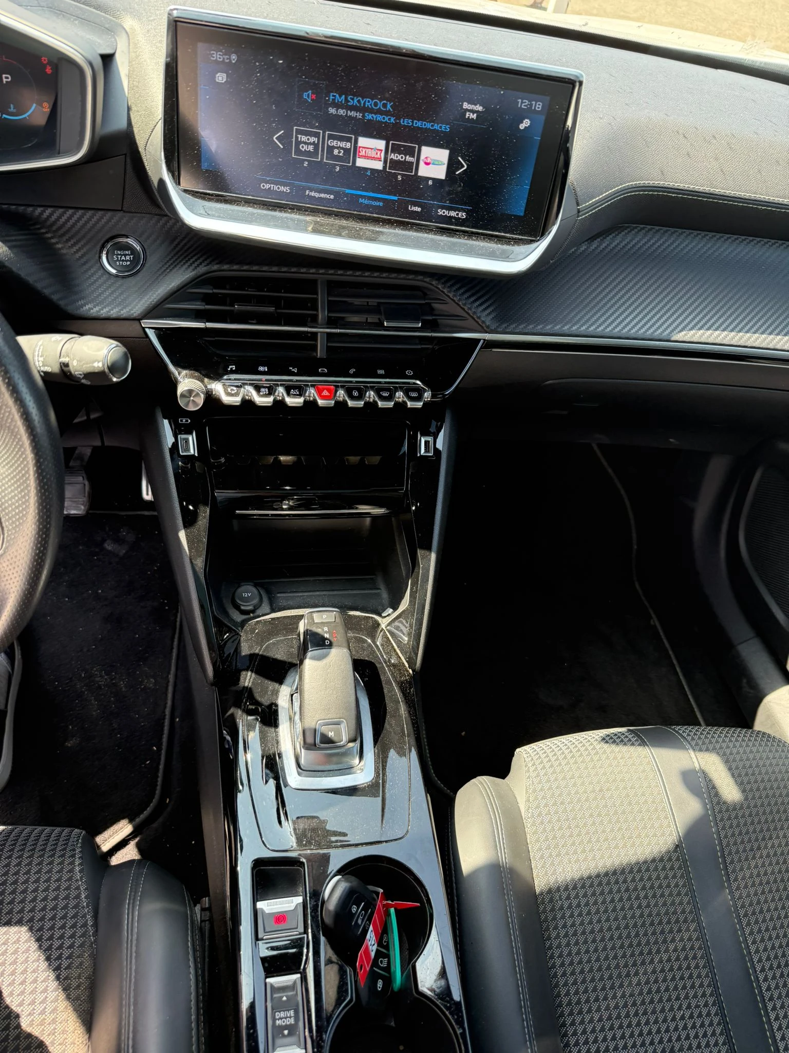 Peugeot 2008 GT PURETECH EAT8 131 - изображение 6