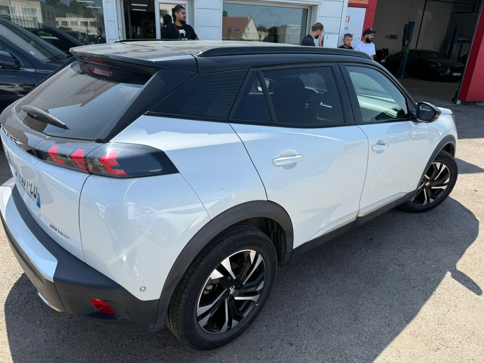 Peugeot 2008 GT PURETECH EAT8 131 - изображение 3
