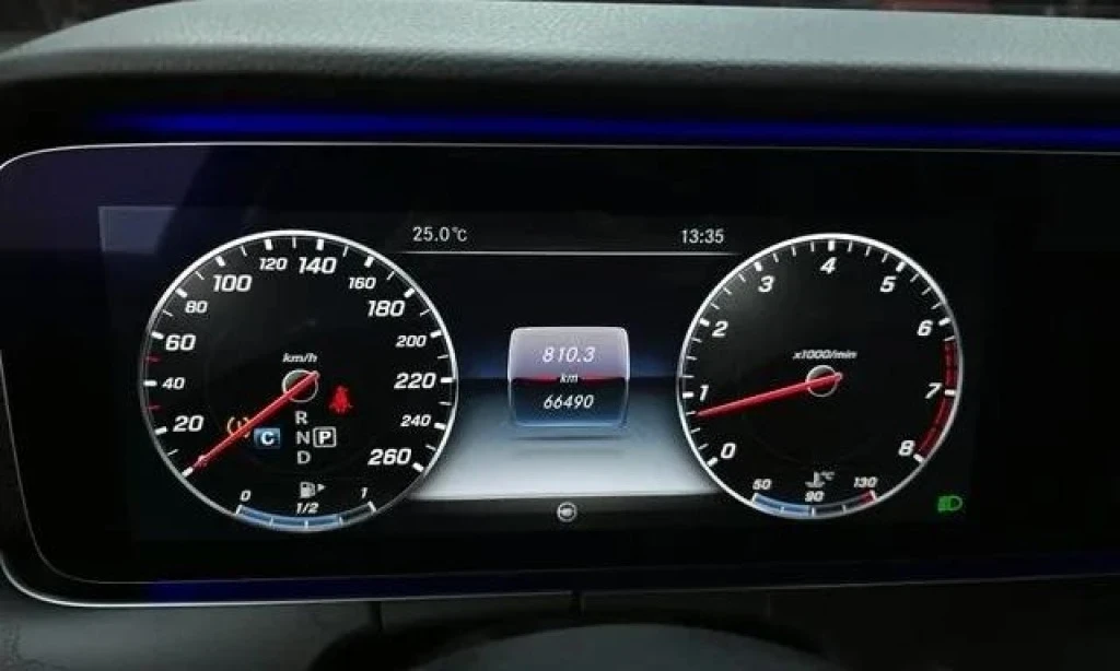 Mercedes-Benz E 300 66500км. - изображение 7