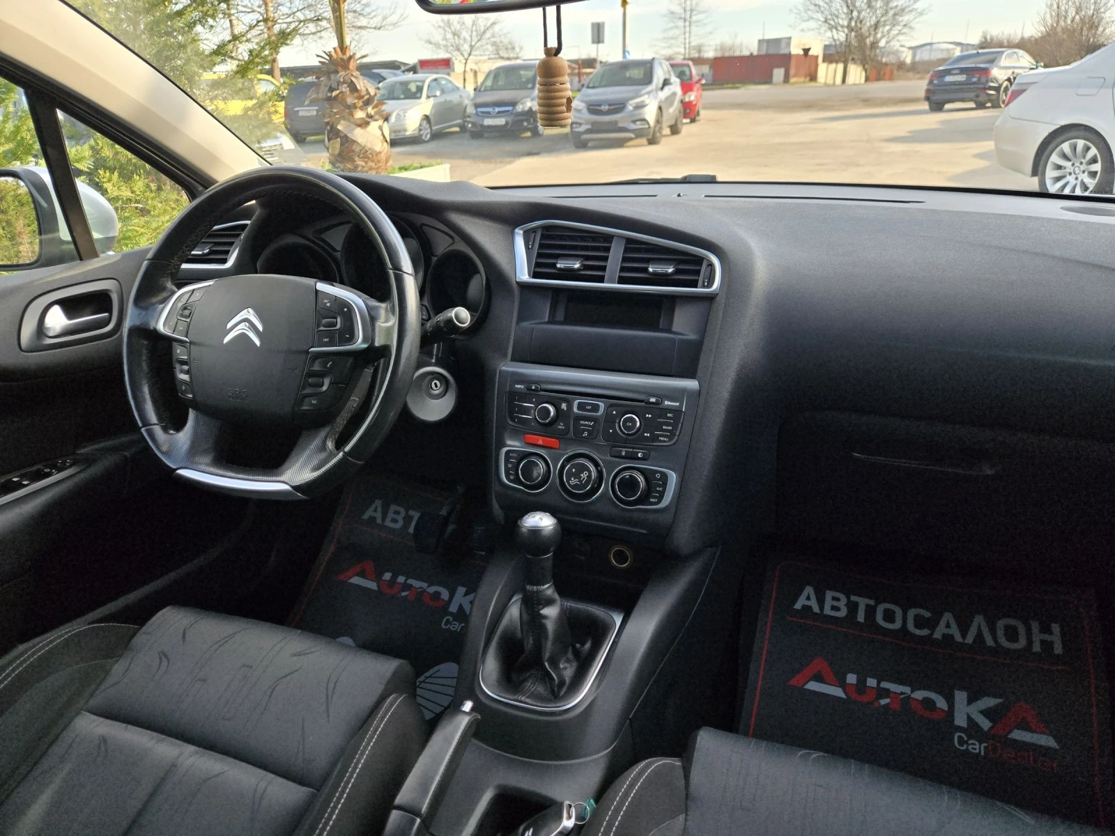 Citroen C4 1.6i-120кс= АВТОПИЛОТ= ПАРКТРОНИК= СЕРВ.ИСТОРИЯ, снимка 13 - Автомобили и джипове - 53539786
