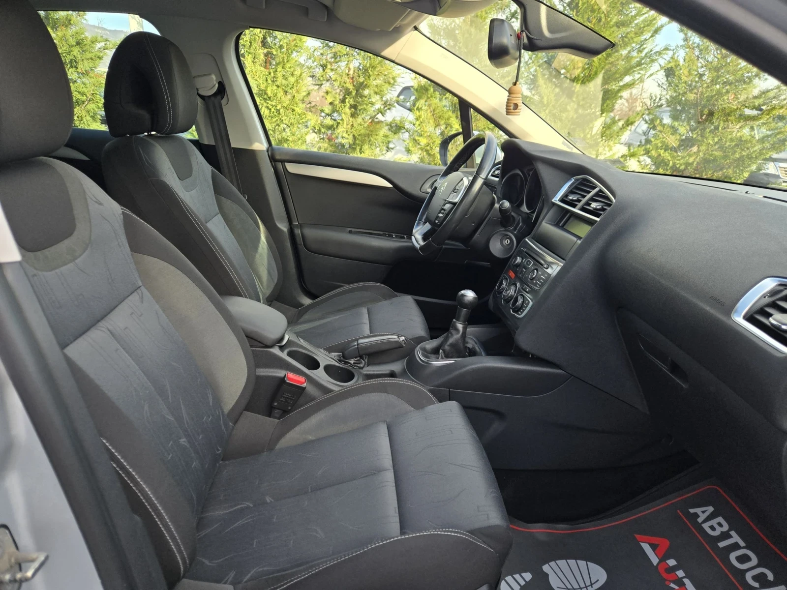 Citroen C4 1.6i-120кс= АВТОПИЛОТ= ПАРКТРОНИК= СЕРВ.ИСТОРИЯ, снимка 15 - Автомобили и джипове - 53539786