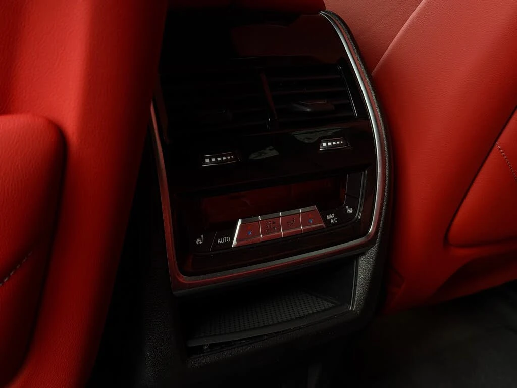 BMW XM XDRIVE * MASSAGE * B&W * DISTRONIC * HEAD UP , снимка 17 - Автомобили и джипове - 53709680