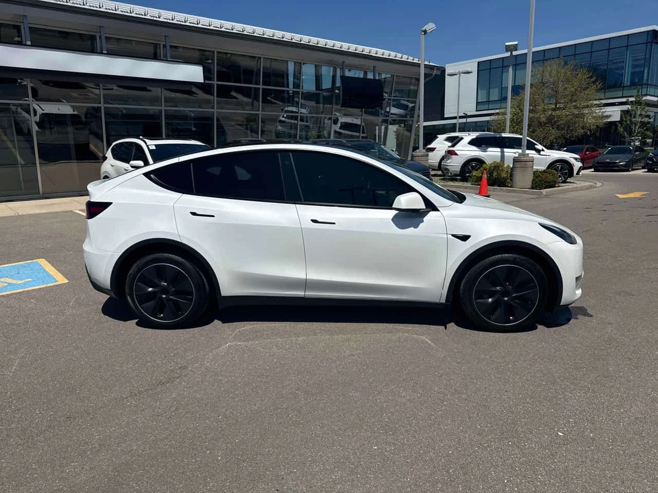 Tesla Model Y Long Range| ОТ ПРЕДСТАВИТЕЛСТВО| ПОДГРЕВИ| ПАНО, снимка 5 - Автомобили и джипове - 54643559