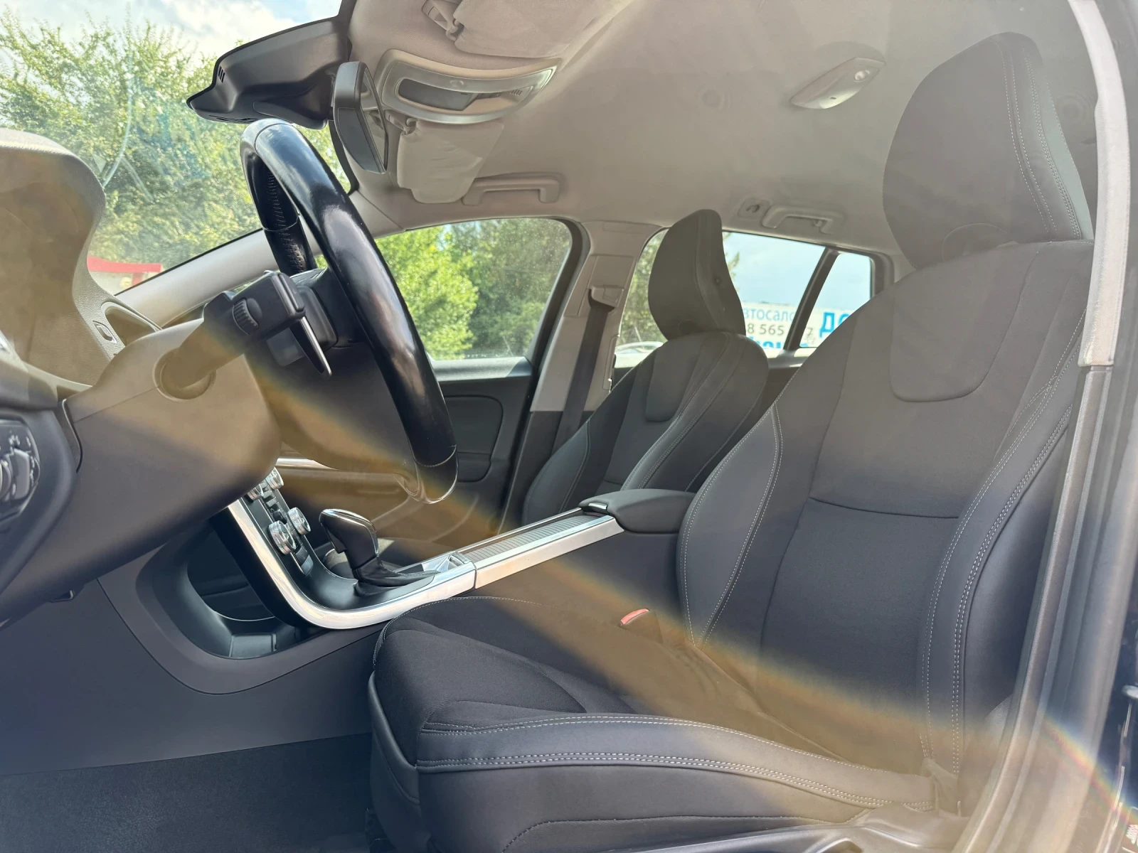 Volvo V60 2.0D-181к.с-FACELIFT-АВТОМАТ-ЛЕД-ПАРКТРОНИК, снимка 10 - Автомобили и джипове - 54791399