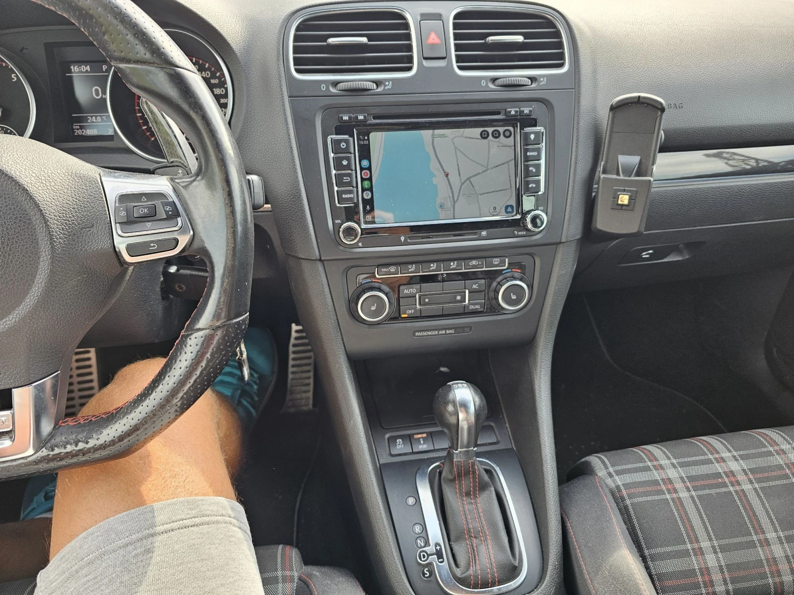 VW Golf GTI 2.0 TFSI DSG, снимка 7 - Автомобили и джипове - 54961034