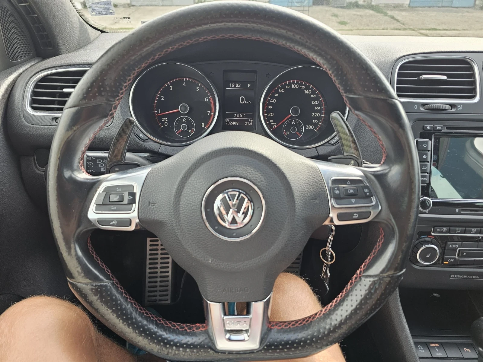 VW Golf GTI 2.0 TFSI DSG, снимка 8 - Автомобили и джипове - 54961034