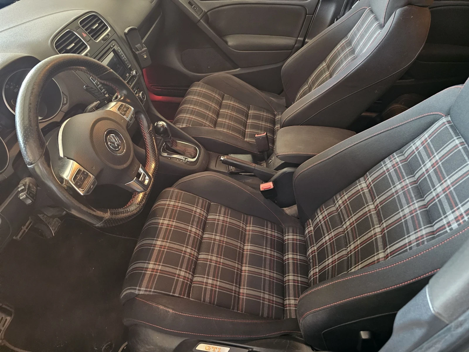 VW Golf GTI 2.0 TFSI DSG, снимка 6 - Автомобили и джипове - 54961034