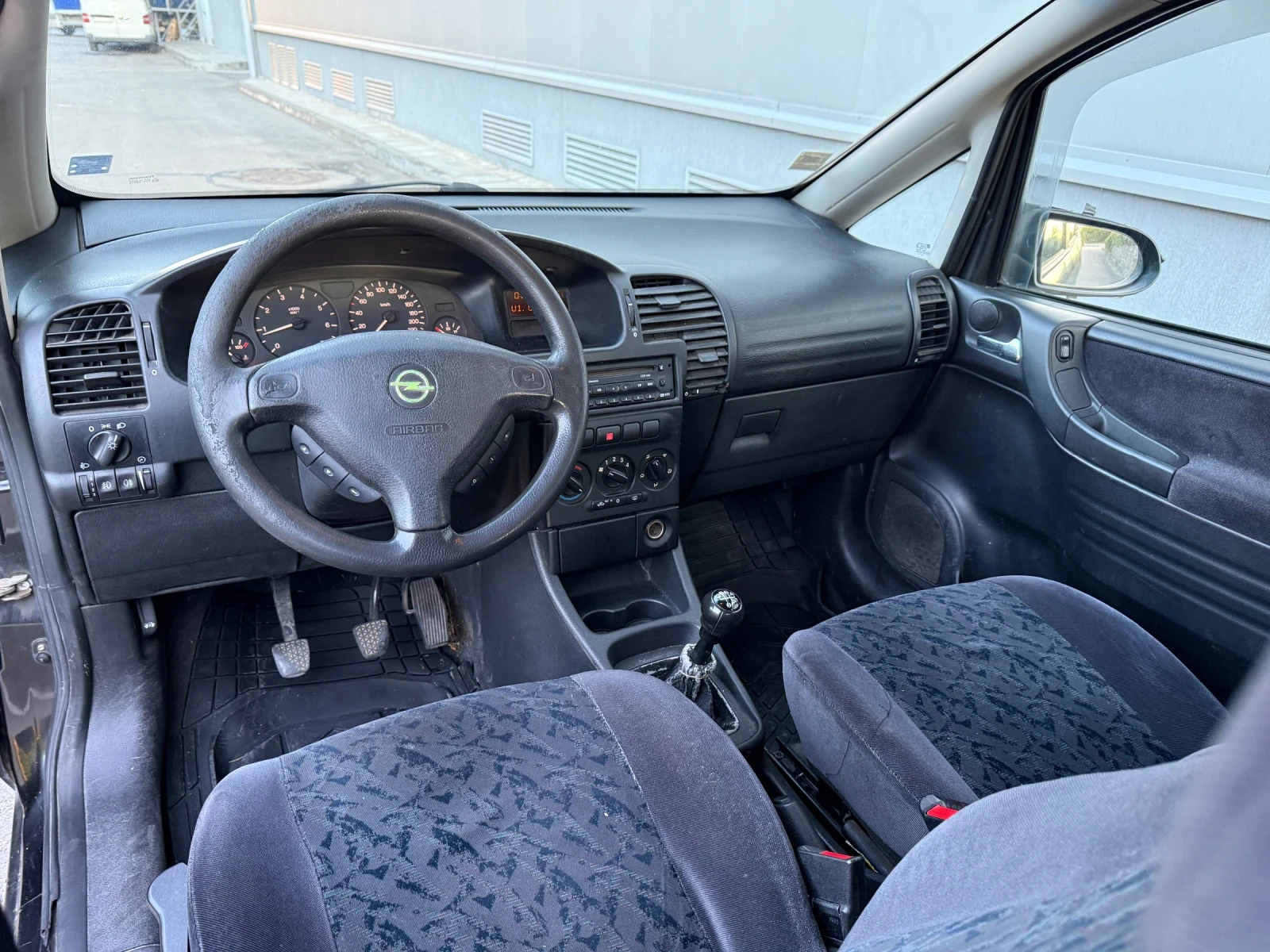 Opel Zafira 1.8 газ инжекцион, снимка 9 - Автомобили и джипове - 54985419