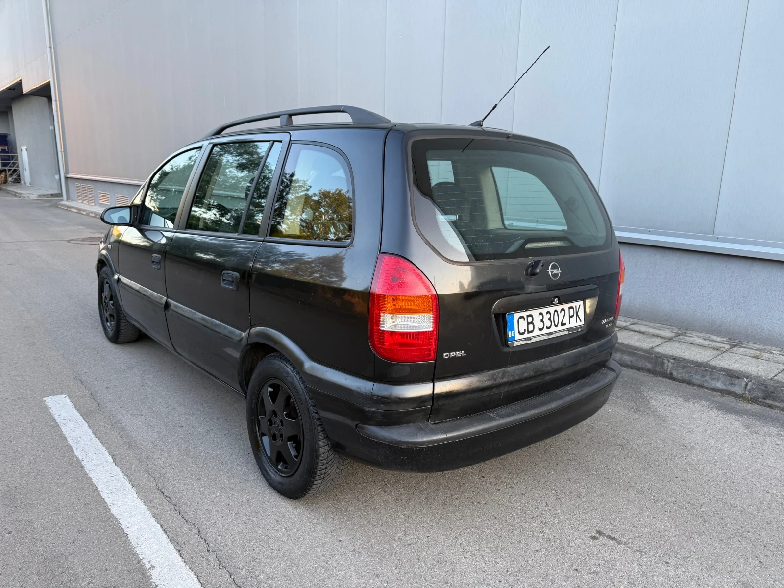 Opel Zafira 1.8 газ инжекцион, снимка 4 - Автомобили и джипове - 54985419