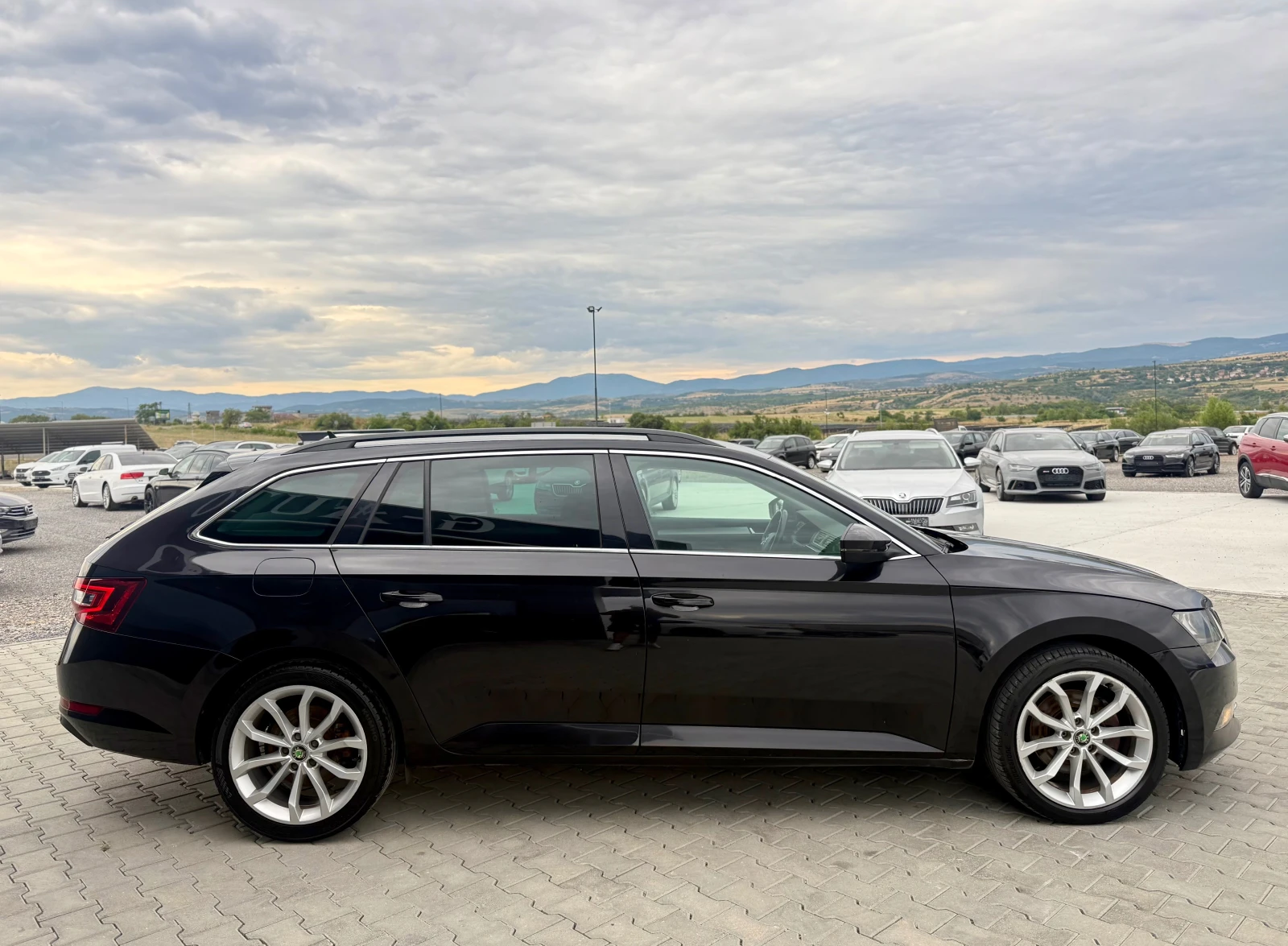 Skoda Superb 1.6 TDI 120 ks Собствен лизинг !!!, снимка 4 - Автомобили и джипове - 55003998