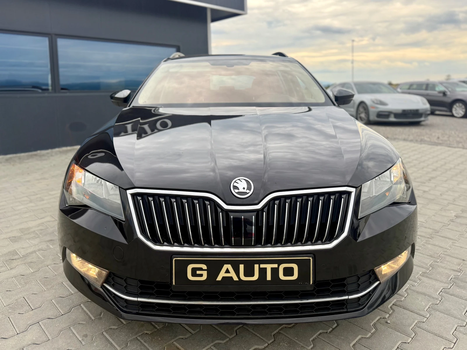 Skoda Superb 1.6 TDI 120 ks Собствен лизинг !!!, снимка 2 - Автомобили и джипове - 55003998