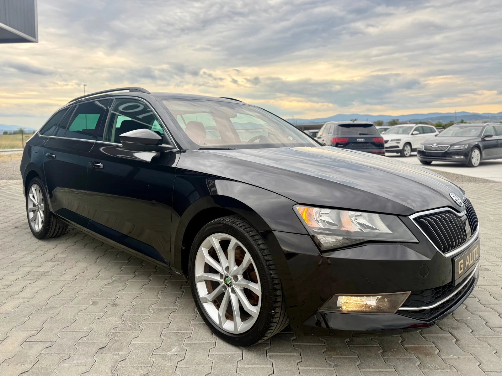Skoda Superb 1.6 TDI 120 ks Собствен лизинг !!!, снимка 3 - Автомобили и джипове - 55003998