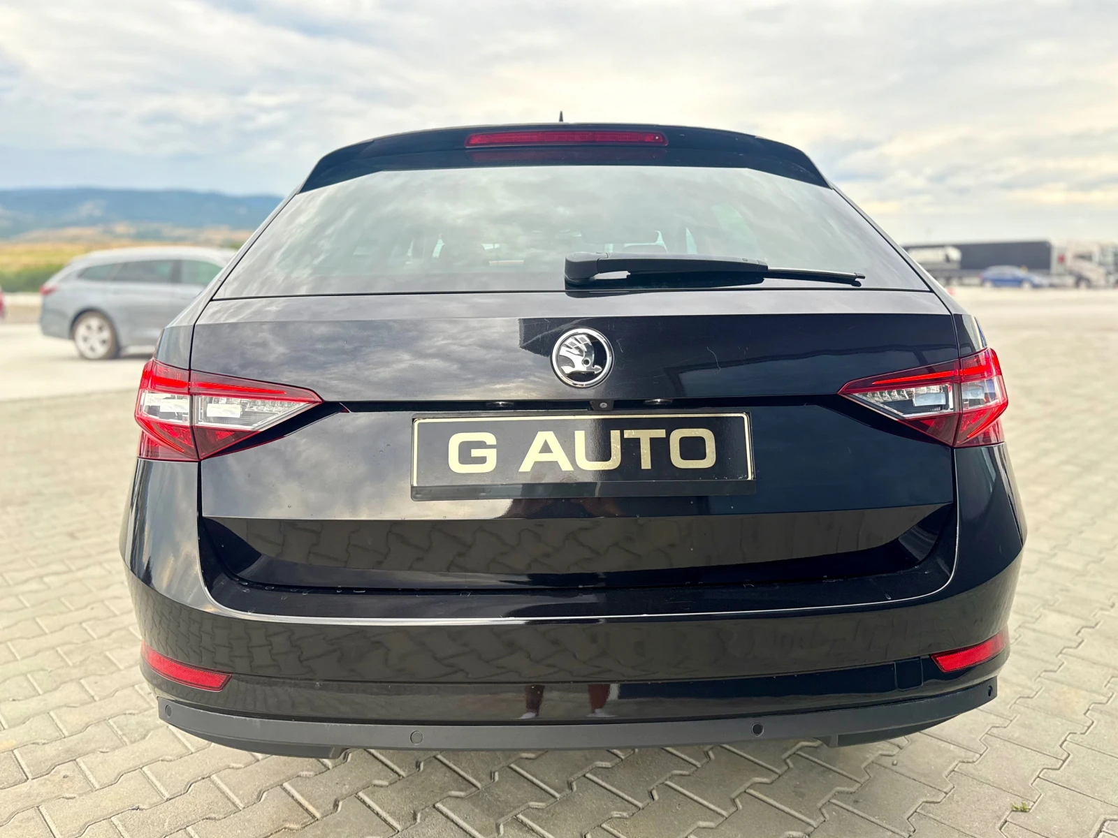 Skoda Superb 1.6 TDI 120 ks Собствен лизинг !!!, снимка 6 - Автомобили и джипове - 55003998