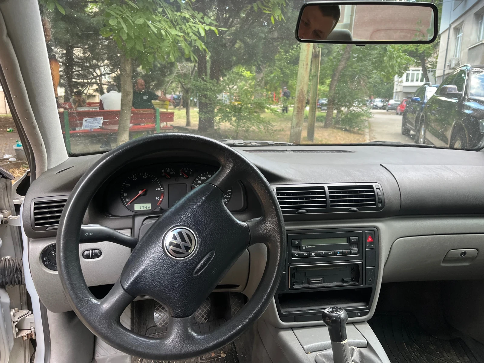 VW Passat 1.6 седан, снимка 8 - Автомобили и джипове - 55081742