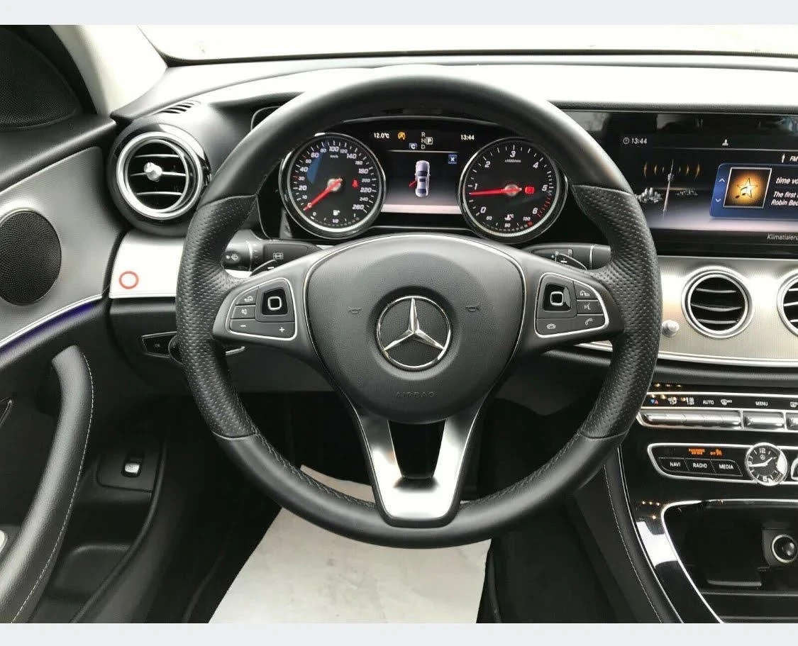 Mercedes-Benz E 220, снимка 12 - Автомобили и джипове - 55327914