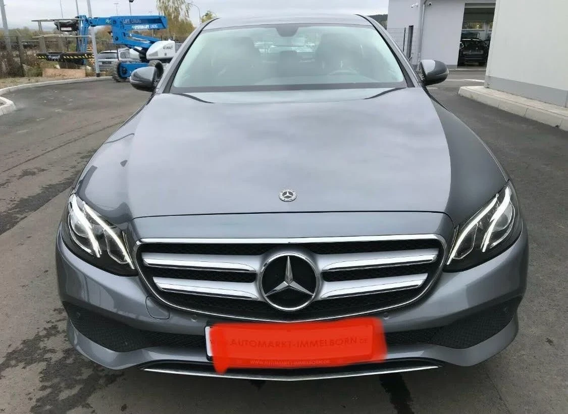 Mercedes-Benz E 220, снимка 2 - Автомобили и джипове - 55327914