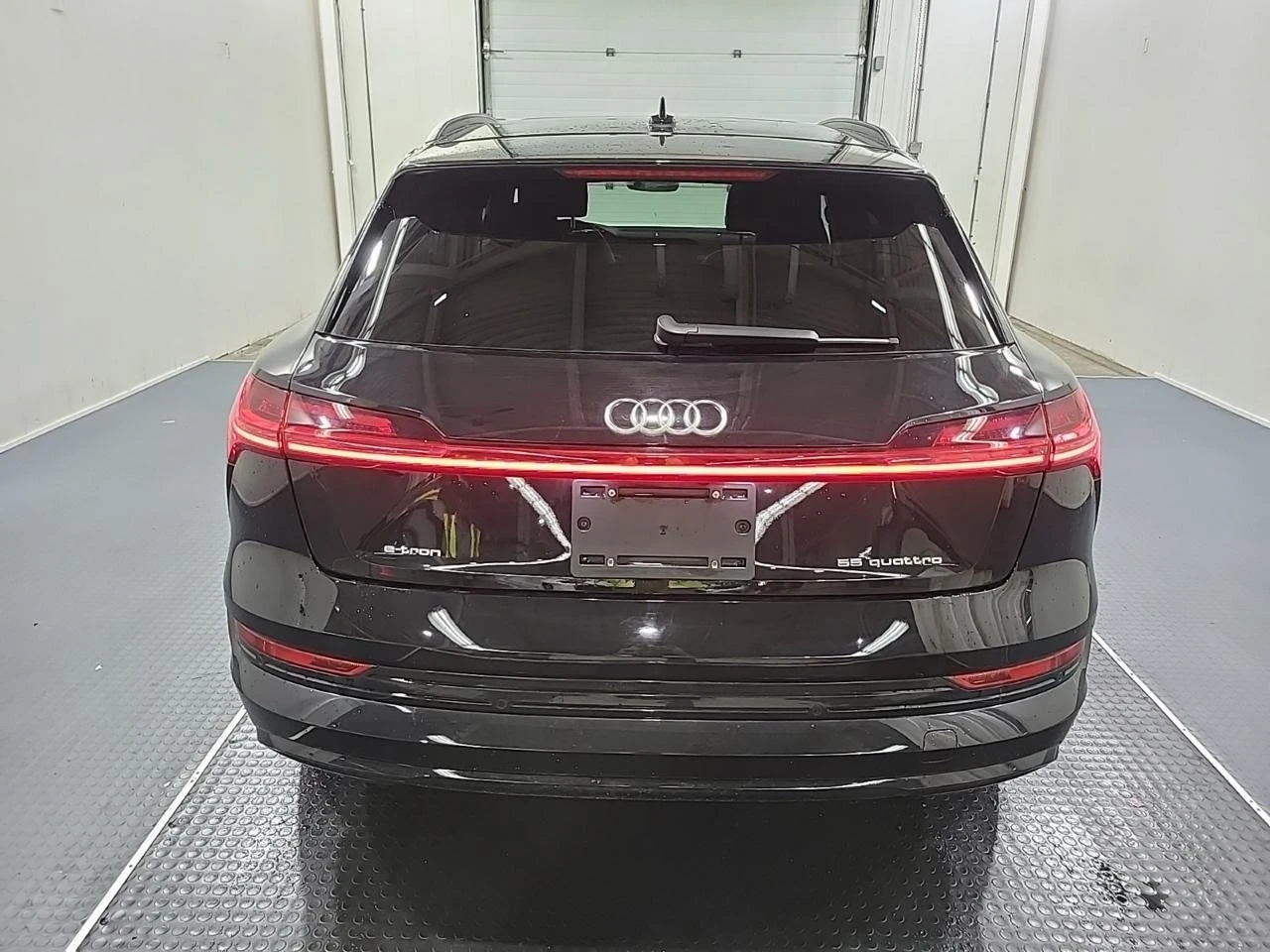 Audi E-Tron 55quattro* TECHNIK* 360* Pano* Обдух* Подгрев* , снимка 6 - Автомобили и джипове - 55605107