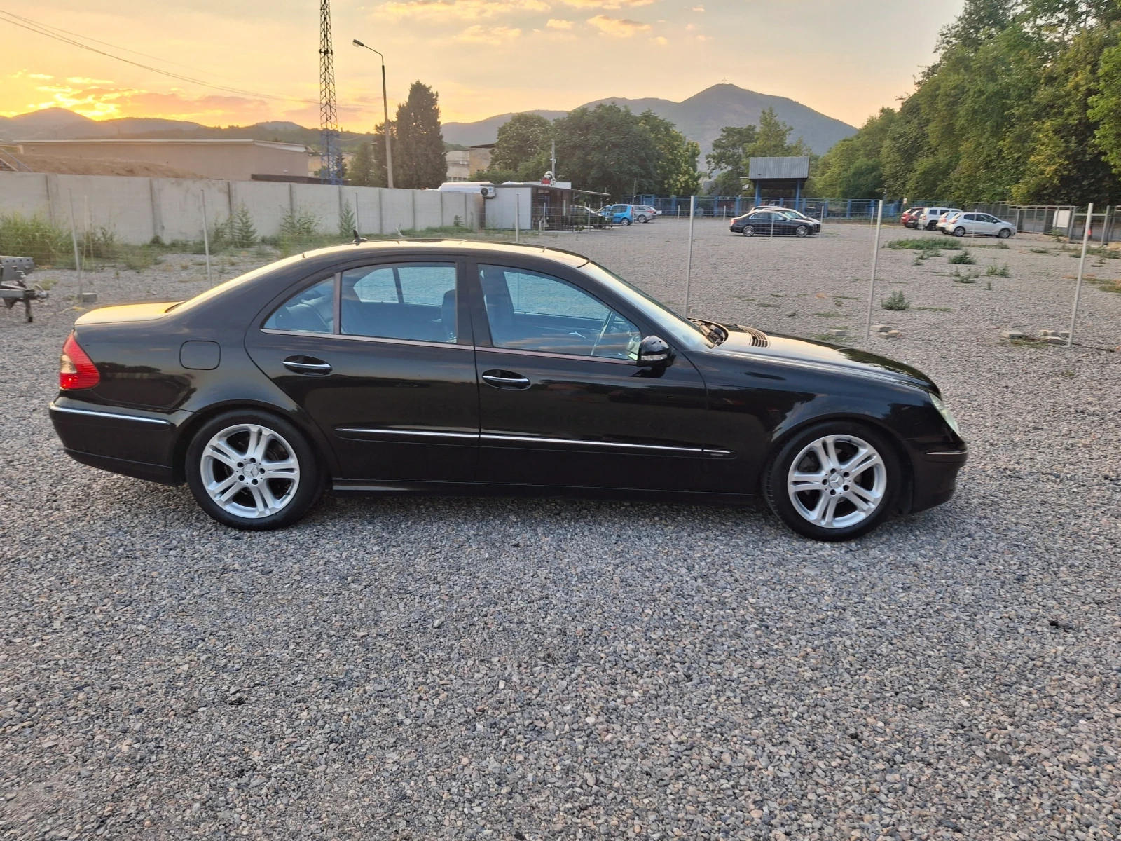 Mercedes-Benz E 200 E 200 Benzin Evo , снимка 9 - Автомобили и джипове - 55771612