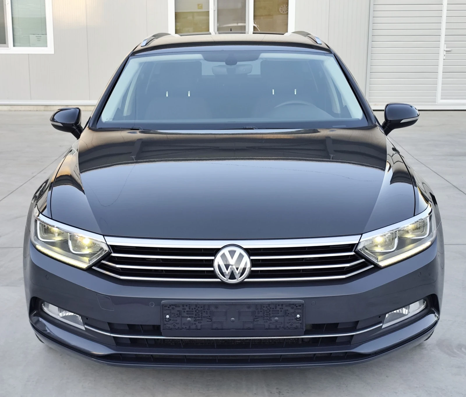 VW Passat 2.0TDI-DSG-LED-NAVI-DISTRONIC-NAVI-LANE-ASSIST, снимка 2 - Автомобили и джипове - 56154228