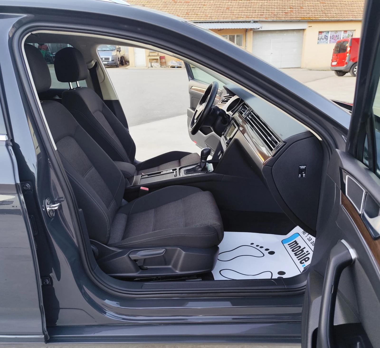 VW Passat 2.0TDI-DSG-LED-NAVI-DISTRONIC-NAVI-LANE-ASSIST, снимка 13 - Автомобили и джипове - 56154228