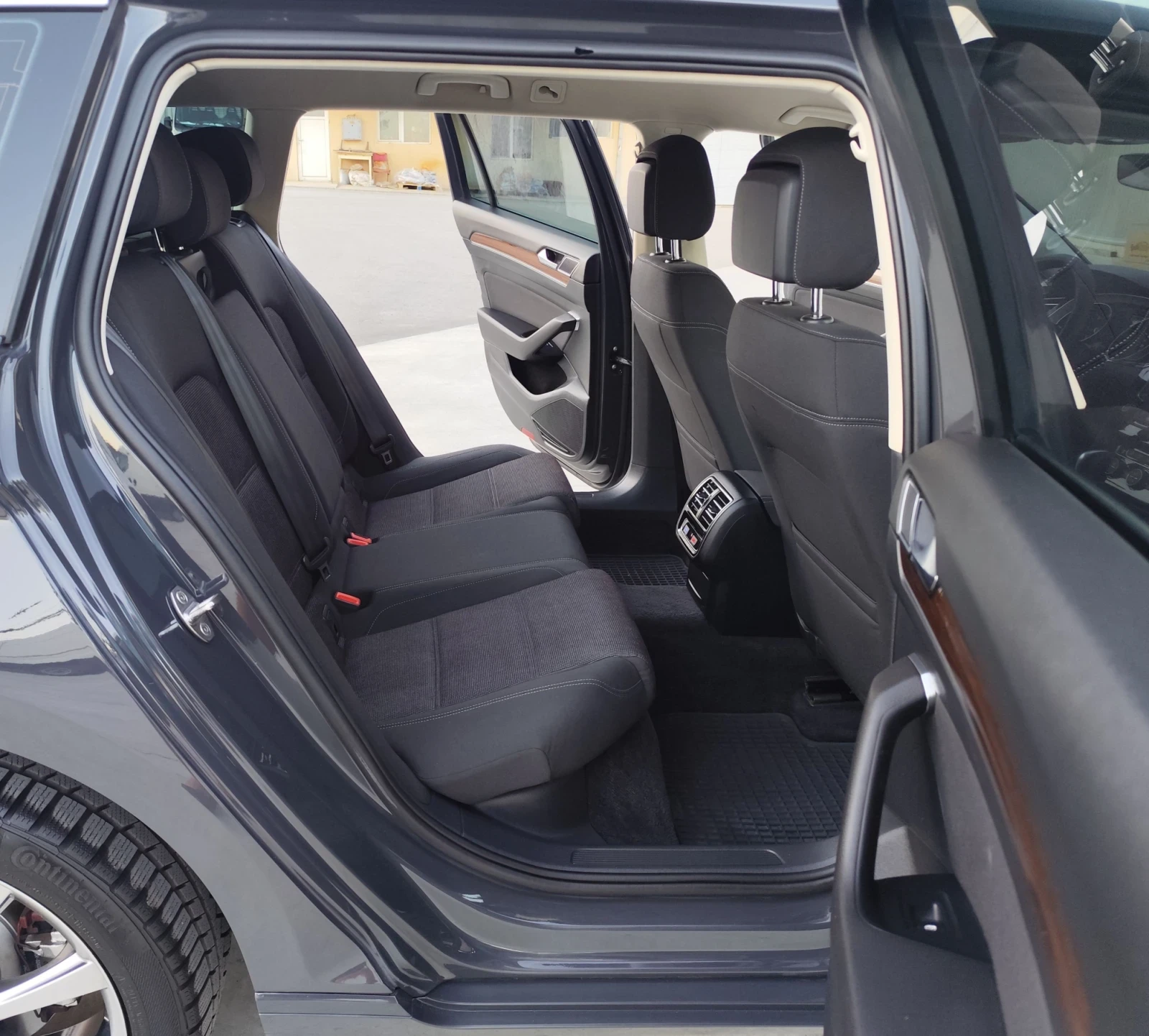 VW Passat 2.0TDI-DSG-LED-NAVI-DISTRONIC-NAVI-LANE-ASSIST, снимка 14 - Автомобили и джипове - 56154228
