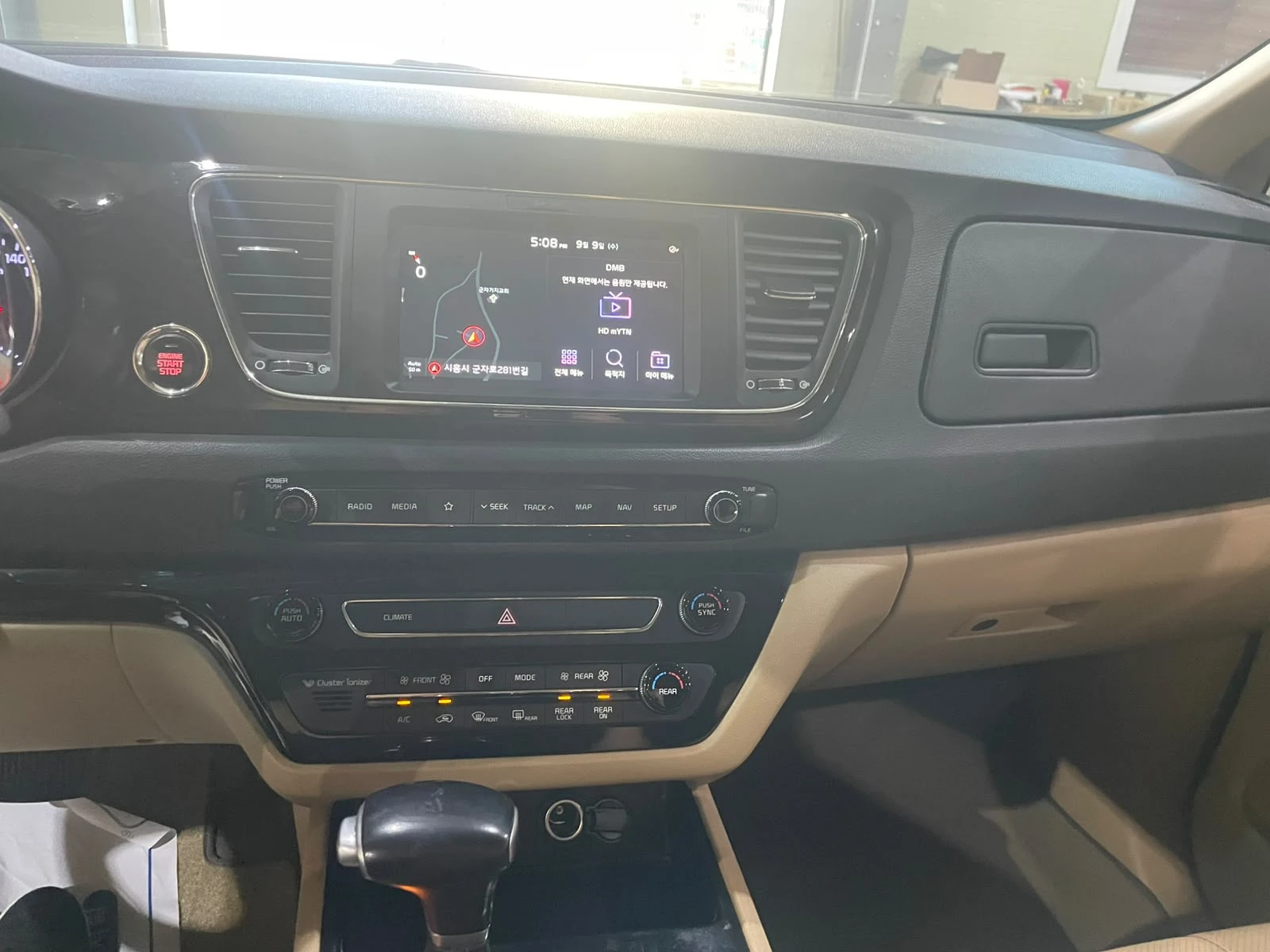 Kia Carnival 2.2D ! 8+ 1 ! Noblesse !, снимка 16 - Автомобили и джипове - 56325097