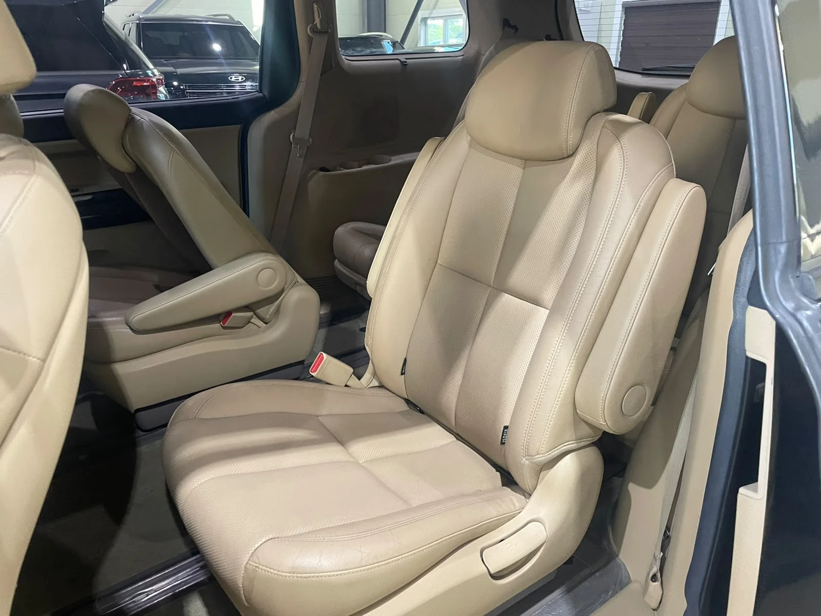 Kia Carnival 2.2D ! 8+ 1 ! Noblesse !, снимка 11 - Автомобили и джипове - 56325097