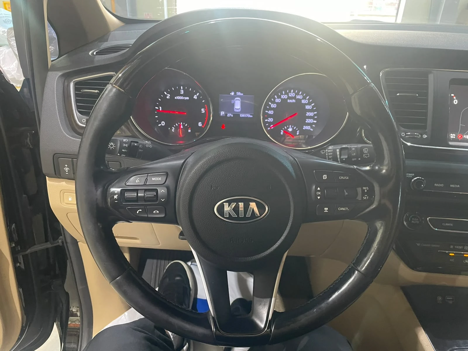 Kia Carnival 2.2D ! 8+ 1 ! Noblesse !, снимка 15 - Автомобили и джипове - 56325097