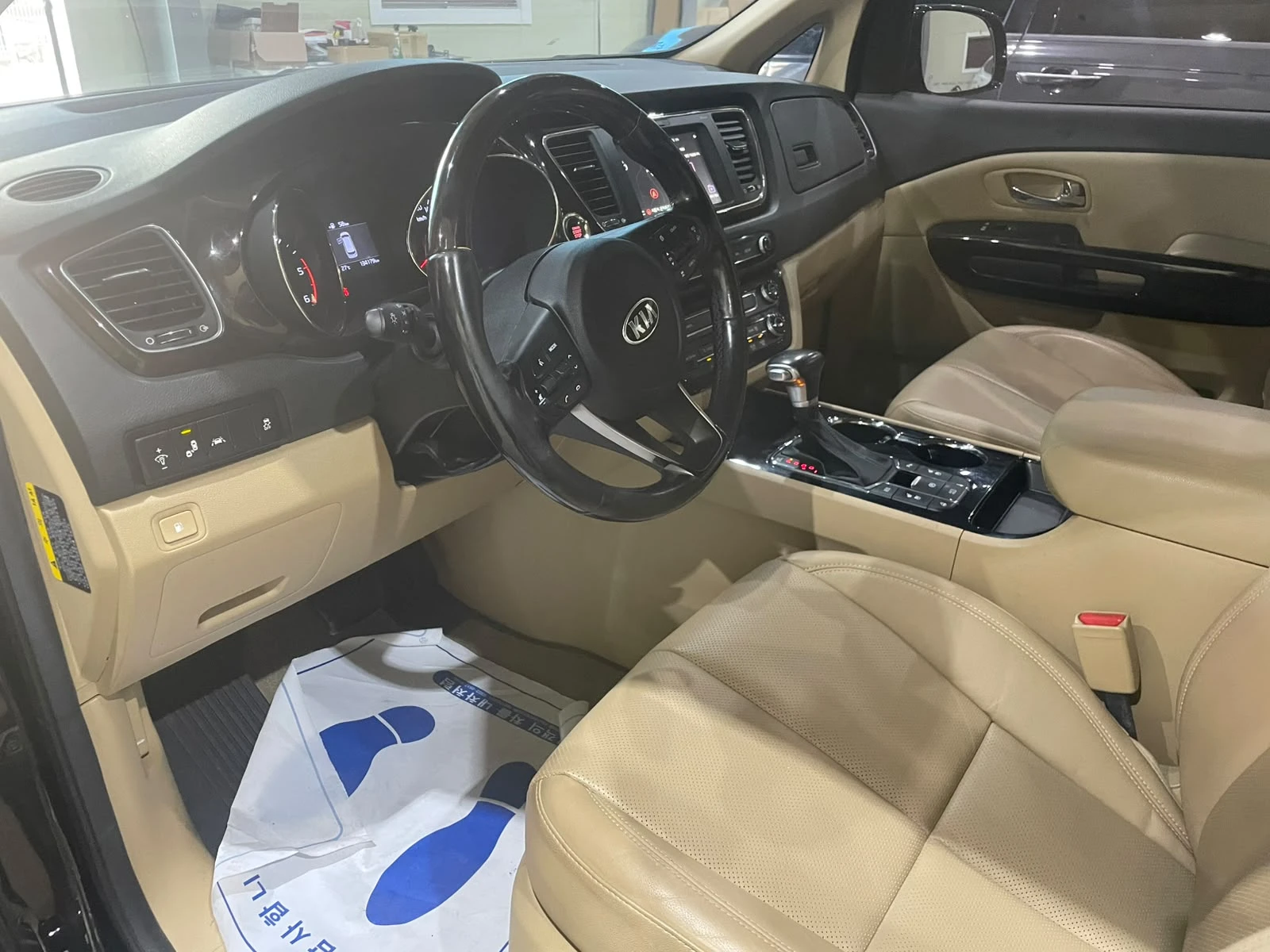 Kia Carnival 2.2D ! 8+ 1 ! Noblesse !, снимка 8 - Автомобили и джипове - 56325097