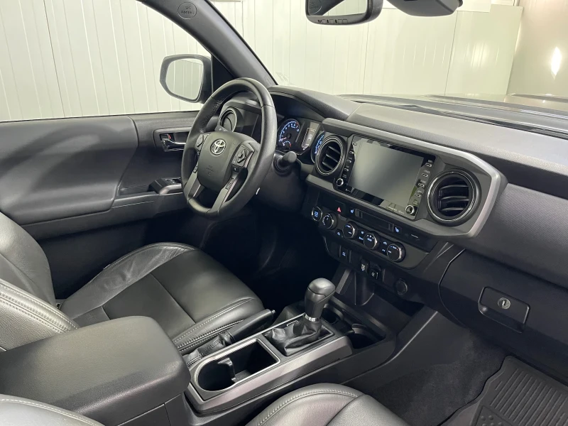 Toyota Tacoma 4WD * 33 500km* Double Cab V6, снимка 12 - Автомобили и джипове - 51848654