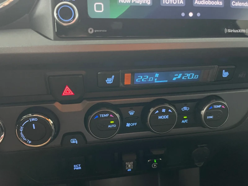 Toyota Tacoma 4WD * 33 500km* Double Cab V6, снимка 16 - Автомобили и джипове - 51848654