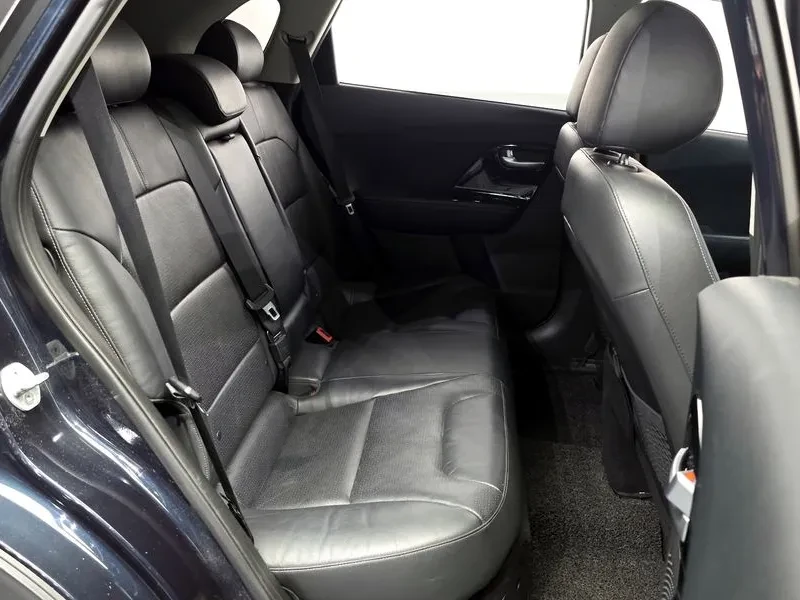 Kia Niro, снимка 10 - Автомобили и джипове - 56357736