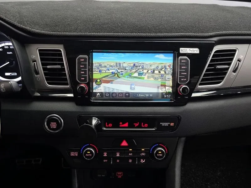 Kia Niro, снимка 13 - Автомобили и джипове - 56357736