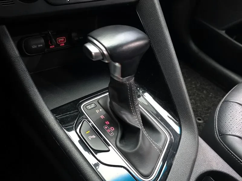 Kia Niro, снимка 8 - Автомобили и джипове - 56357736