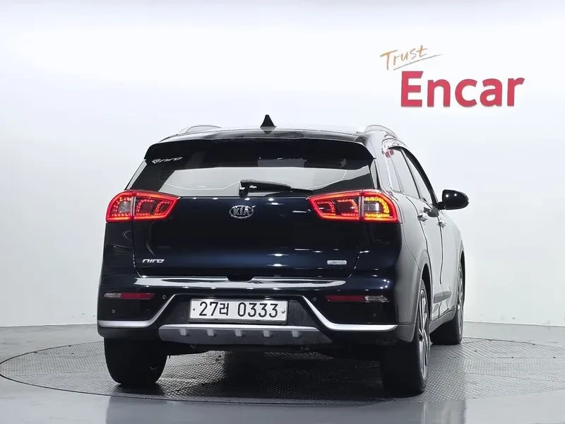 Kia Niro, снимка 4 - Автомобили и джипове - 56357736