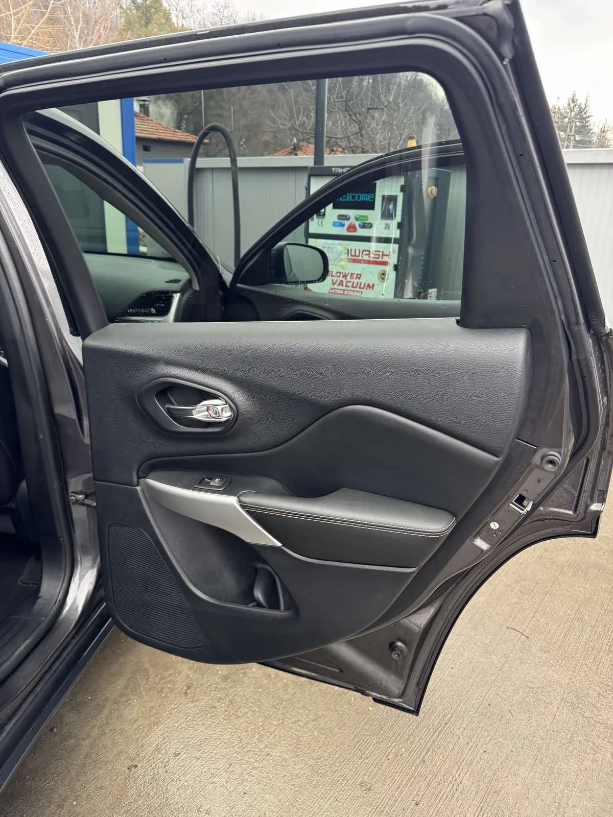 Jeep Cherokee Limited, снимка 12 - Автомобили и джипове - 54082479