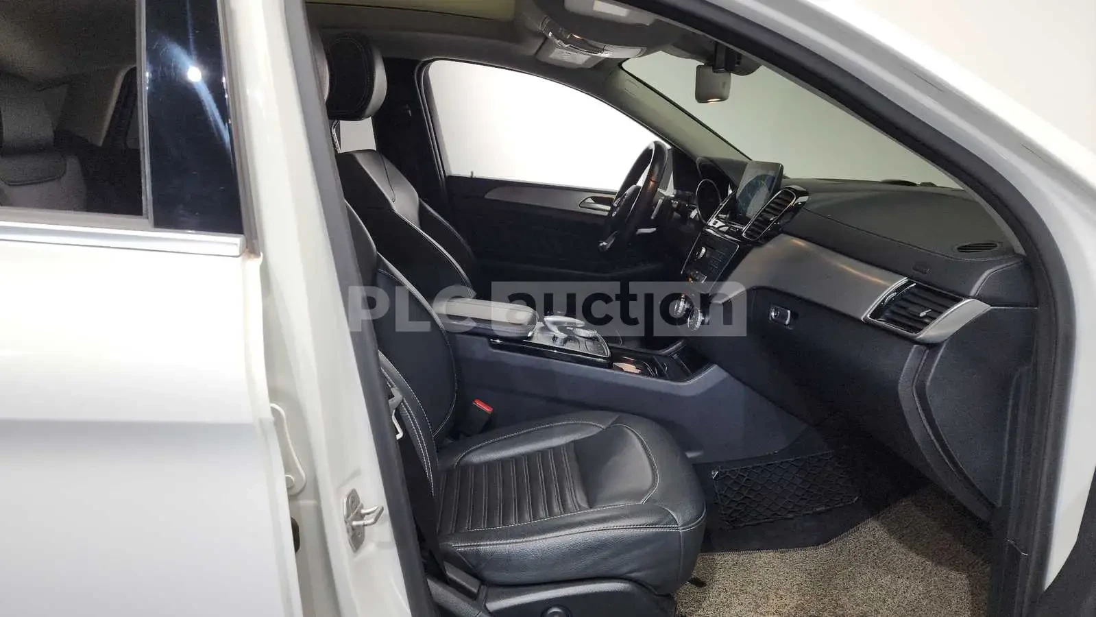 Mercedes-Benz GLE 350 2018* AMG PK* HARMAN* LANE ASSIST* КРАЙНА ЦЕНА, снимка 13 - Автомобили и джипове - 54059005