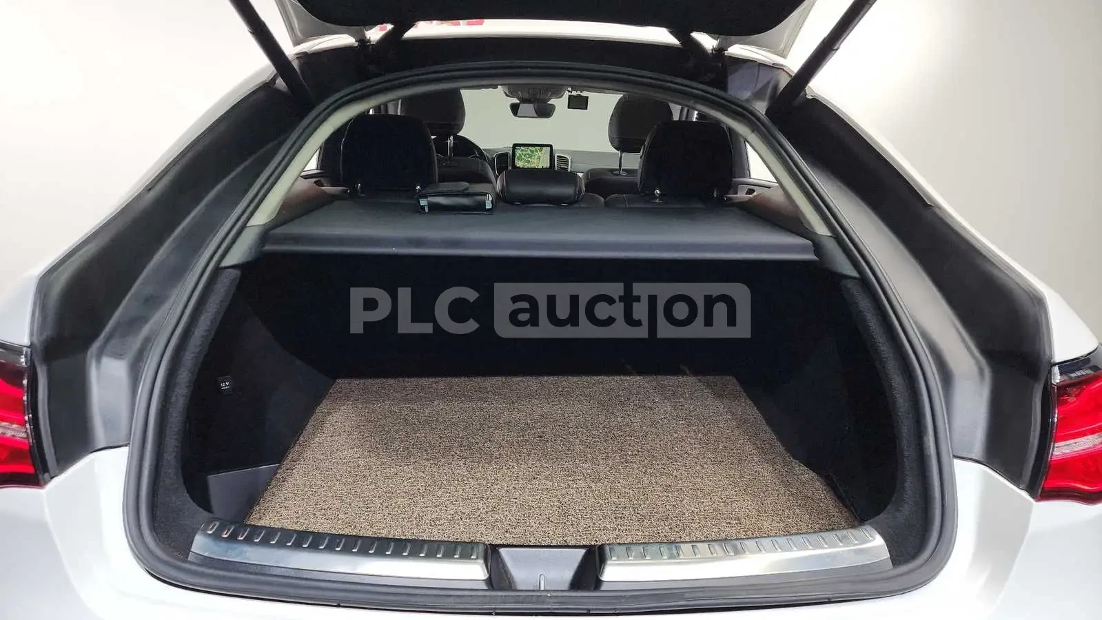 Mercedes-Benz GLE 350 2018* AMG PK* HARMAN* LANE ASSIST* КРАЙНА ЦЕНА, снимка 16 - Автомобили и джипове - 54059005