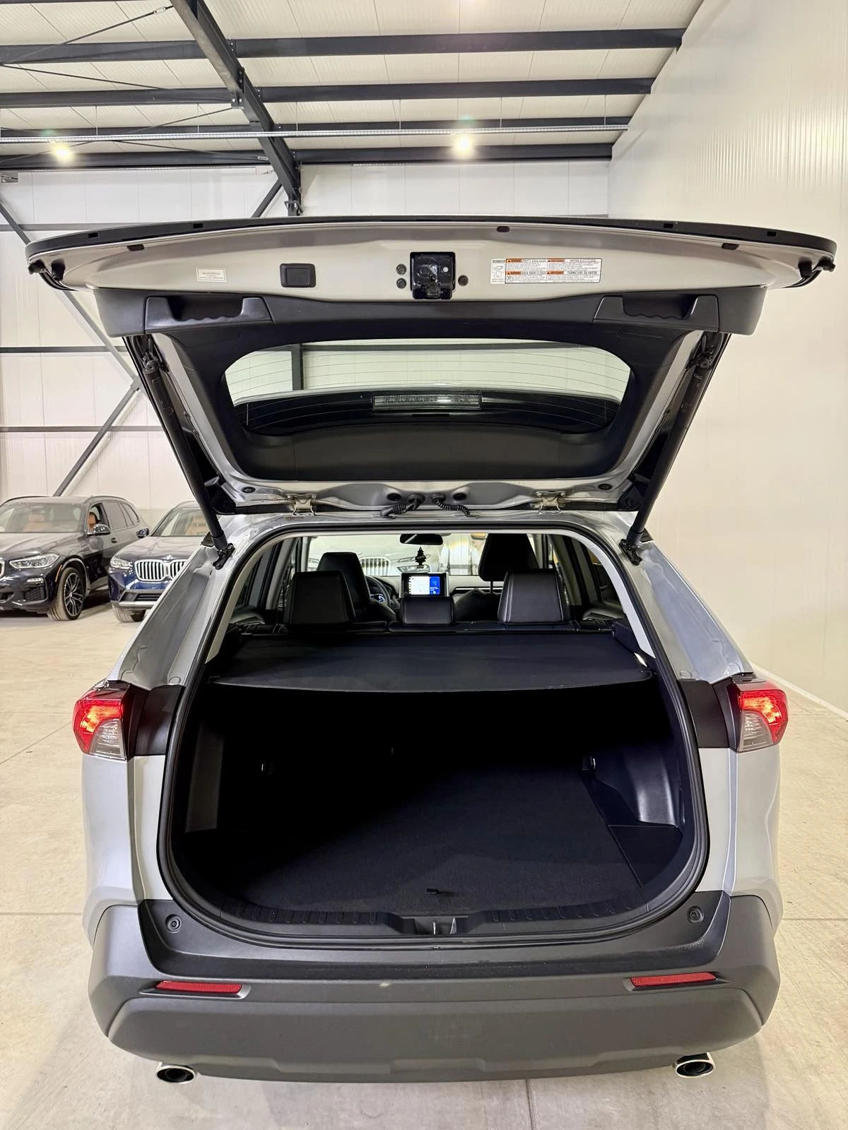 Toyota Rav4 2.5 Hybrid AWD, снимка 17 - Автомобили и джипове - 54839422