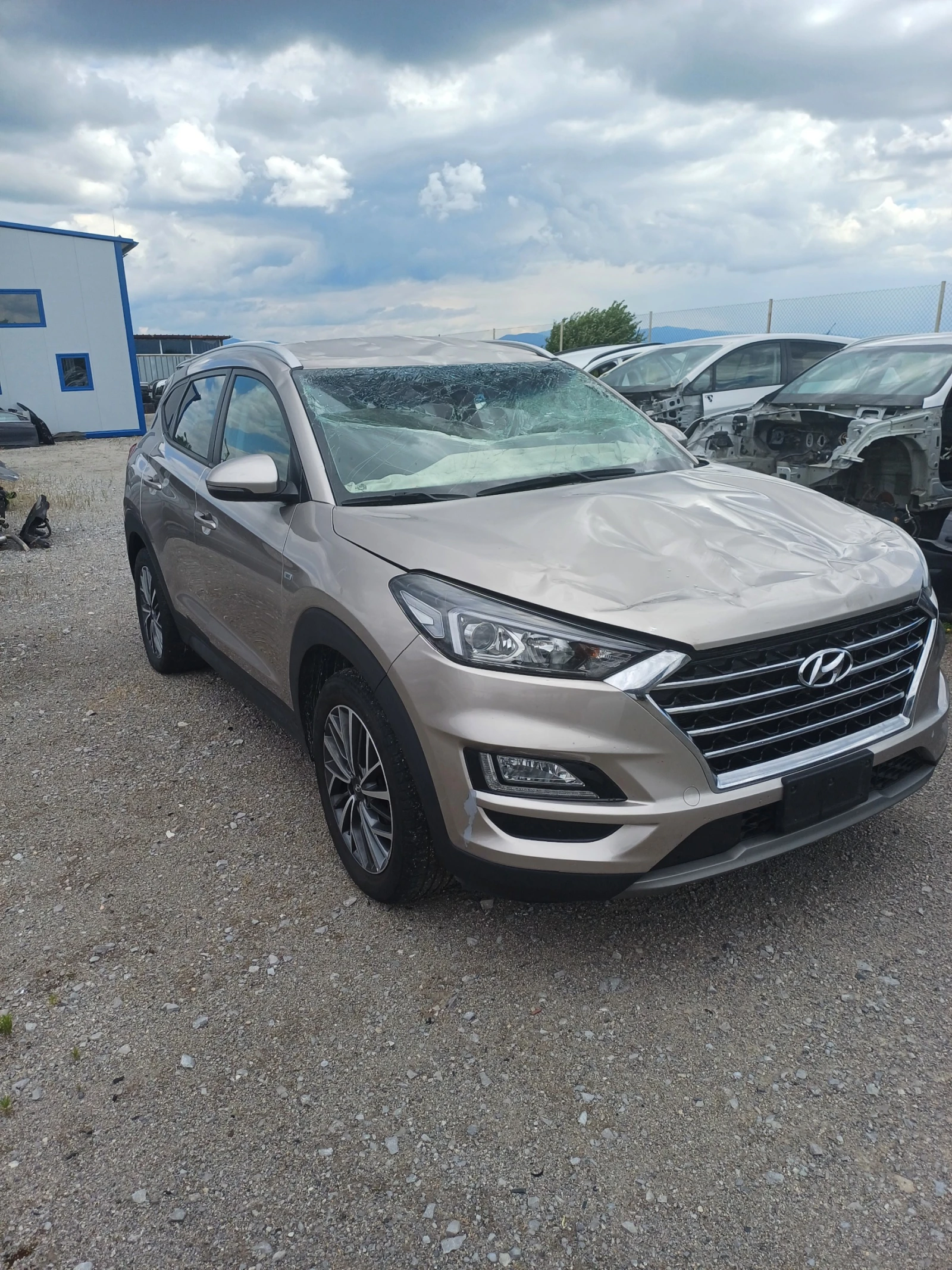 Hyundai Tucson 1.6crdi хибрид НА ЧАСТИ