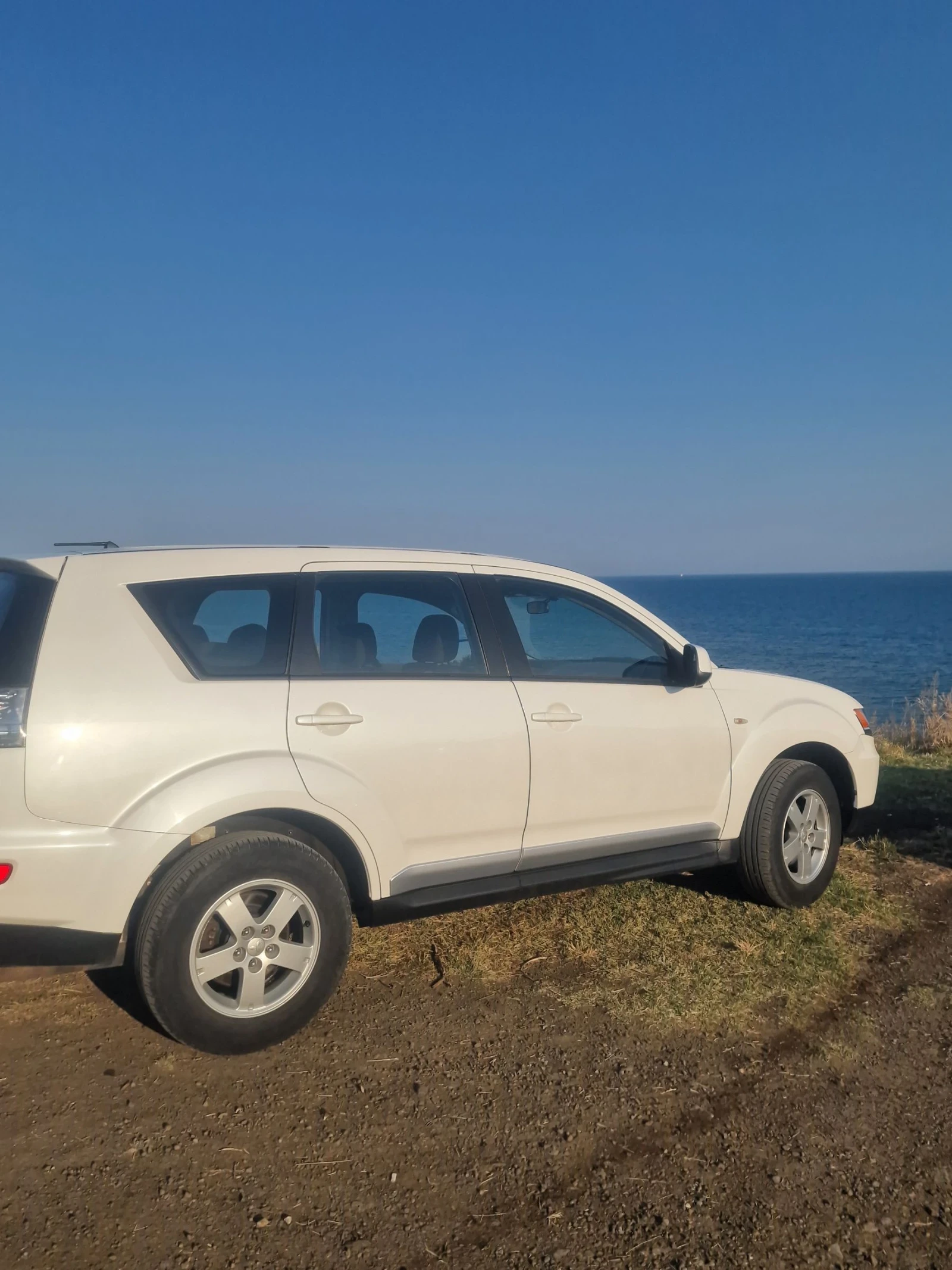 Mitsubishi Outlander, снимка 4 - Автомобили и джипове - 55353910