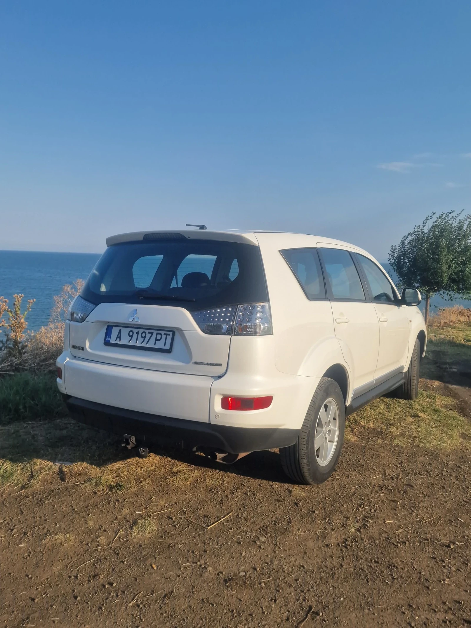 Mitsubishi Outlander, снимка 3 - Автомобили и джипове - 55353910