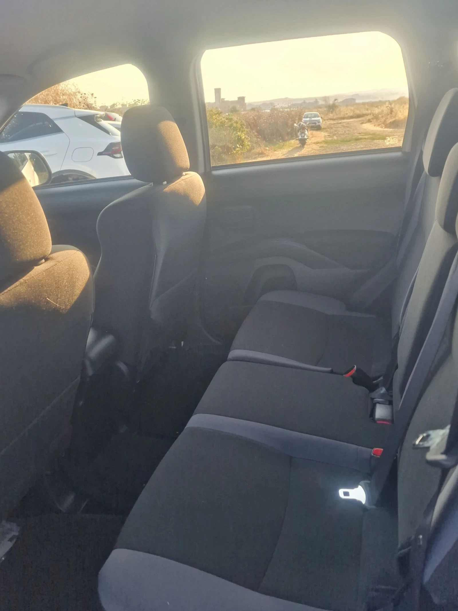 Mitsubishi Outlander, снимка 5 - Автомобили и джипове - 55353910