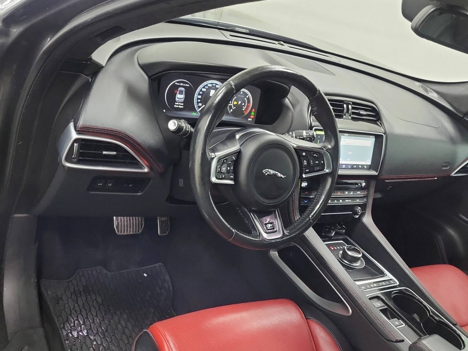 Jaguar F-PACE F-Pace 20D R-SPORT / АВТОКРЕДИТ, снимка 9 - Автомобили и джипове - 56038149