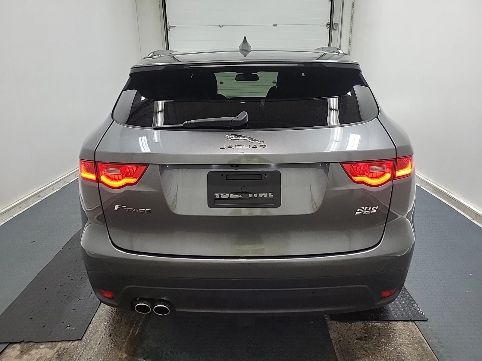 Jaguar F-PACE F-Pace 20D R-SPORT / АВТОКРЕДИТ, снимка 5 - Автомобили и джипове - 56038149